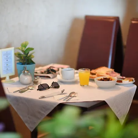 Central Hotel Hotel 3*