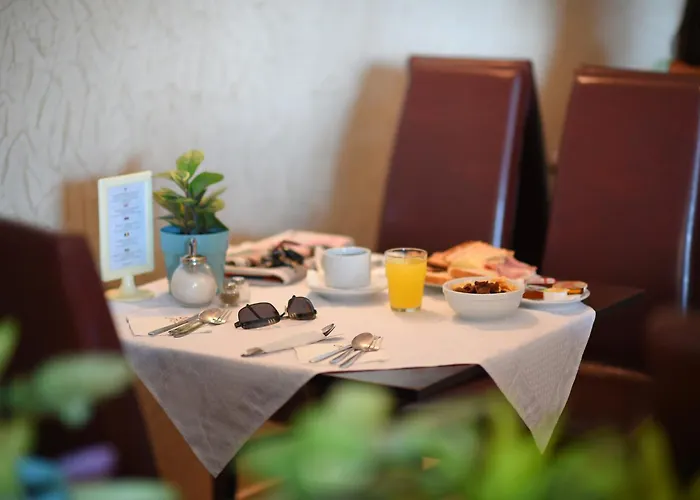 Central Hotel Отель 3*